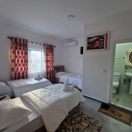 Bar-Restaurant-Hotel-Familja Klos 外观 照片