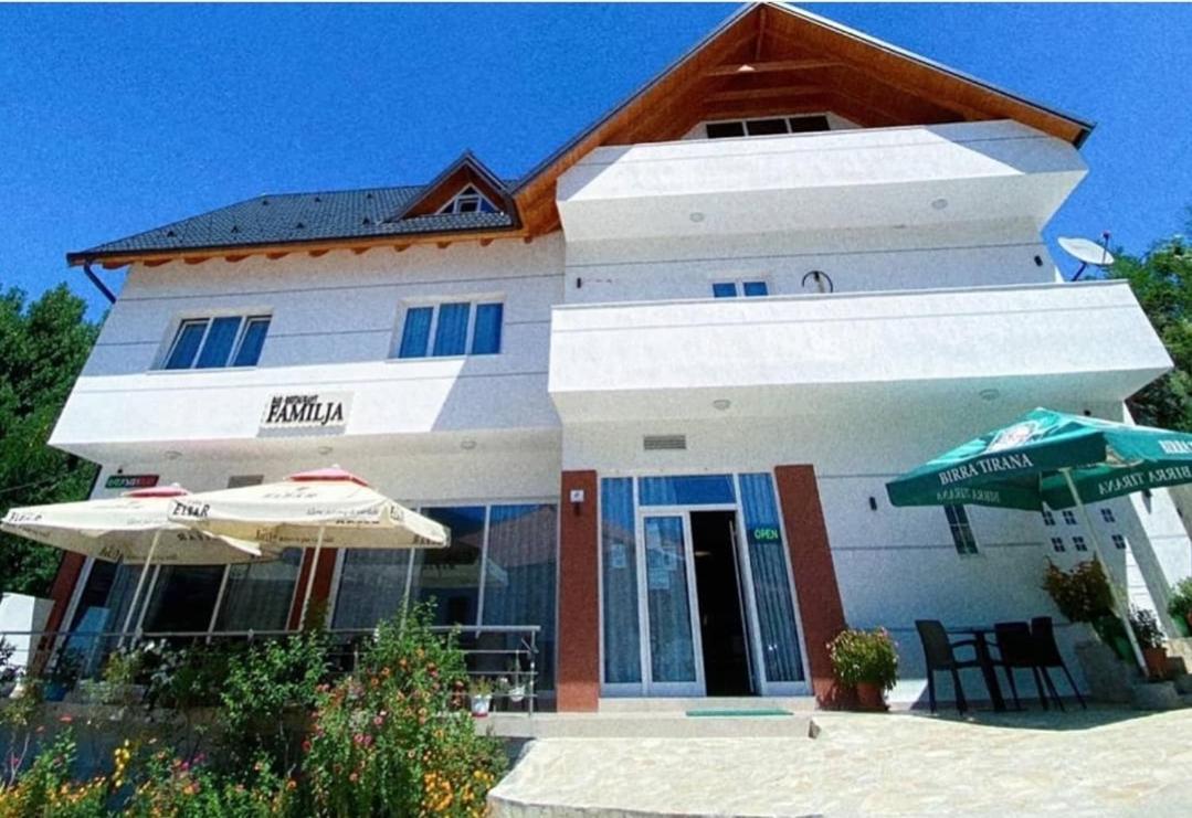 Bar-Restaurant-Hotel-Familja Klos 外观 照片