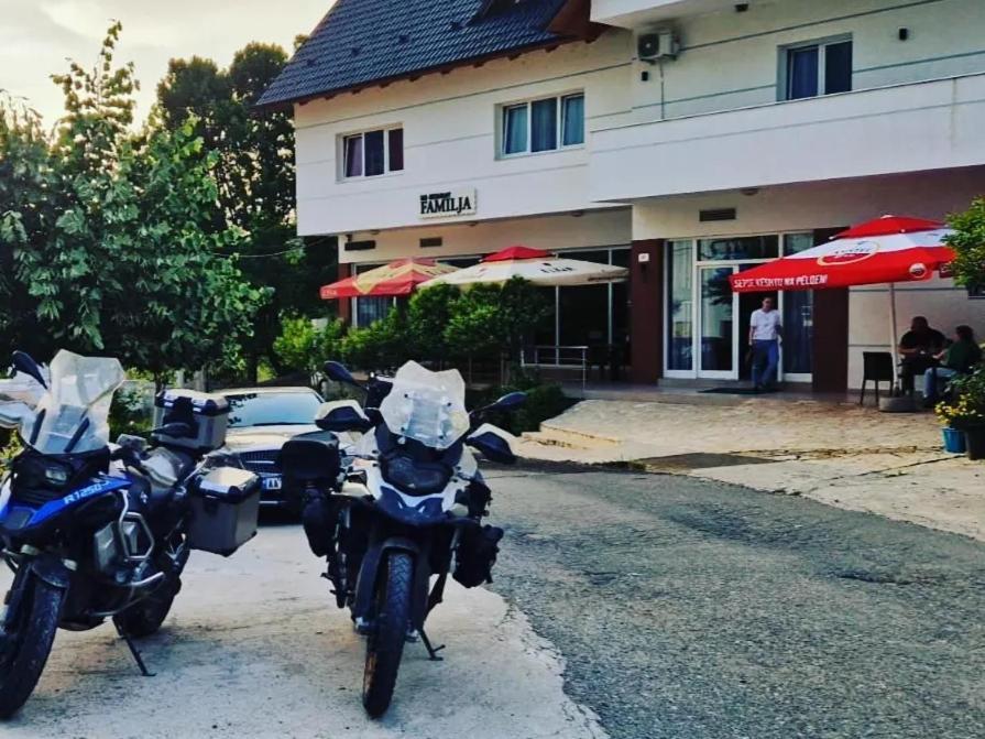 Bar-Restaurant-Hotel-Familja Klos 外观 照片
