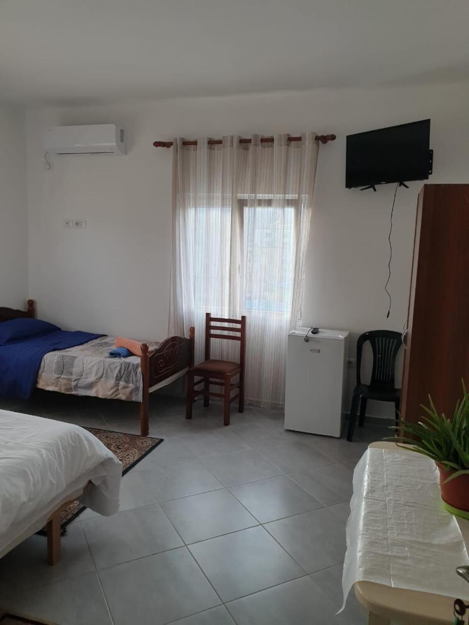 Bar-Restaurant-Hotel-Familja Klos 外观 照片