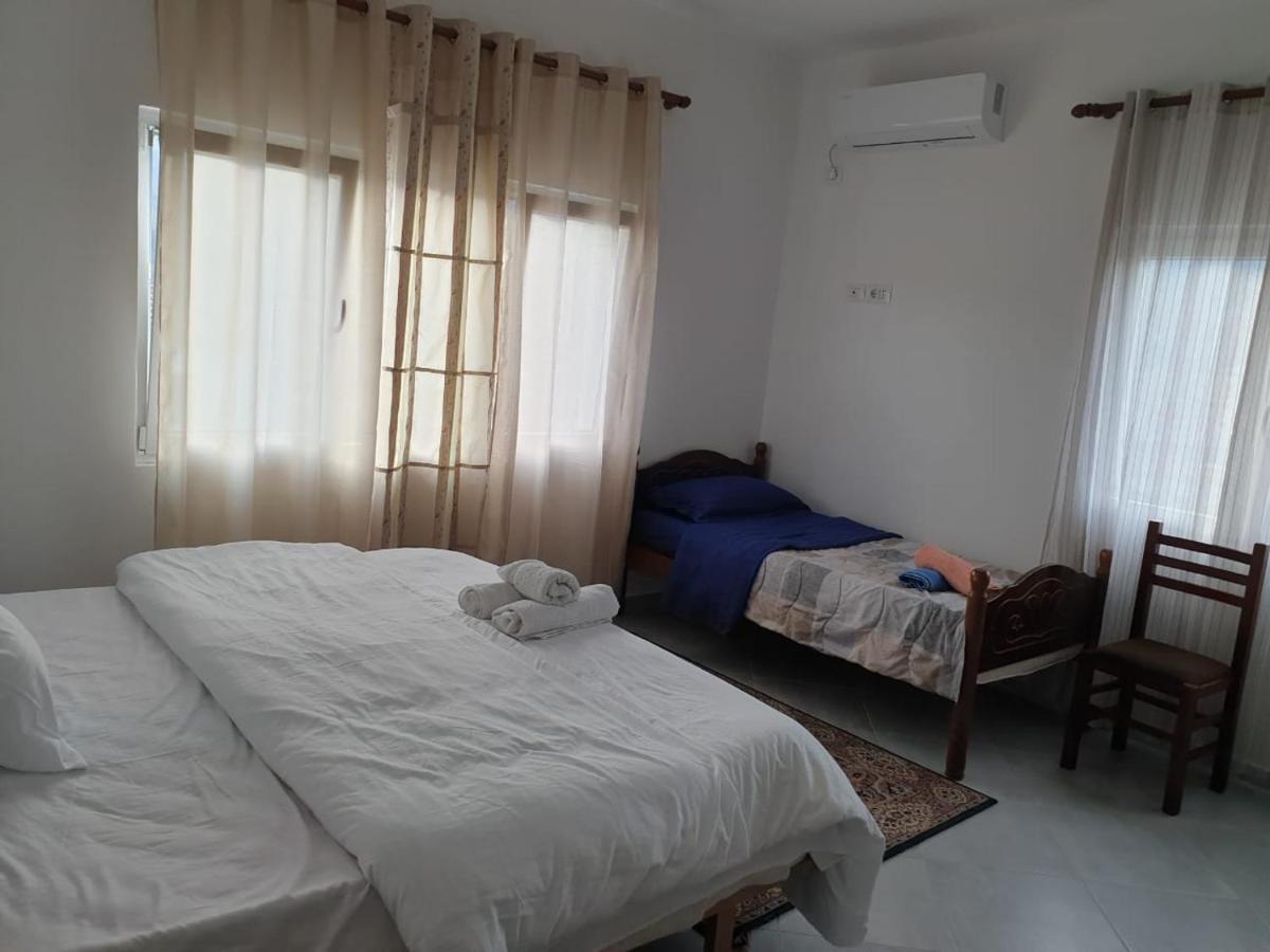 Bar-Restaurant-Hotel-Familja Klos 外观 照片