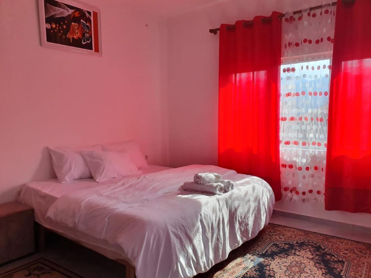 Bar-Restaurant-Hotel-Familja Klos 外观 照片