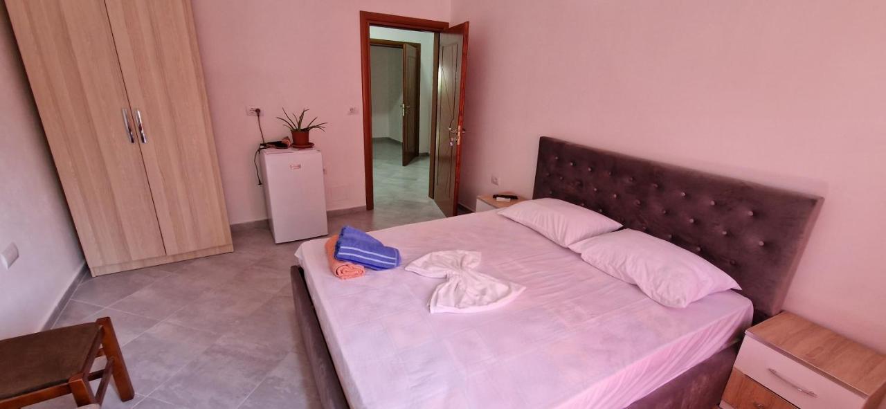 Bar-Restaurant-Hotel-Familja Klos 外观 照片