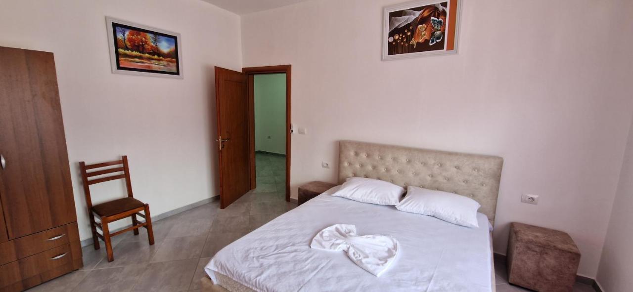 Bar-Restaurant-Hotel-Familja Klos 外观 照片
