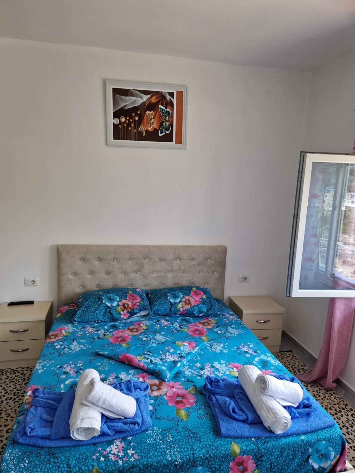 Bar-Restaurant-Hotel-Familja Klos 外观 照片