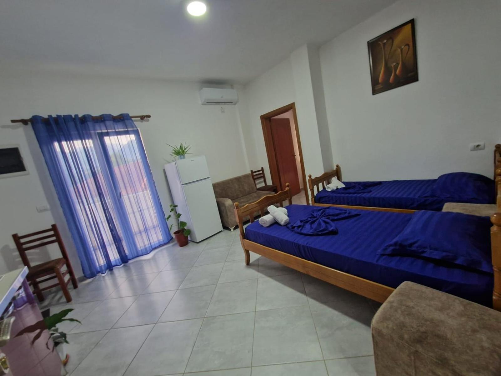 Bar-Restaurant-Hotel-Familja Klos 外观 照片