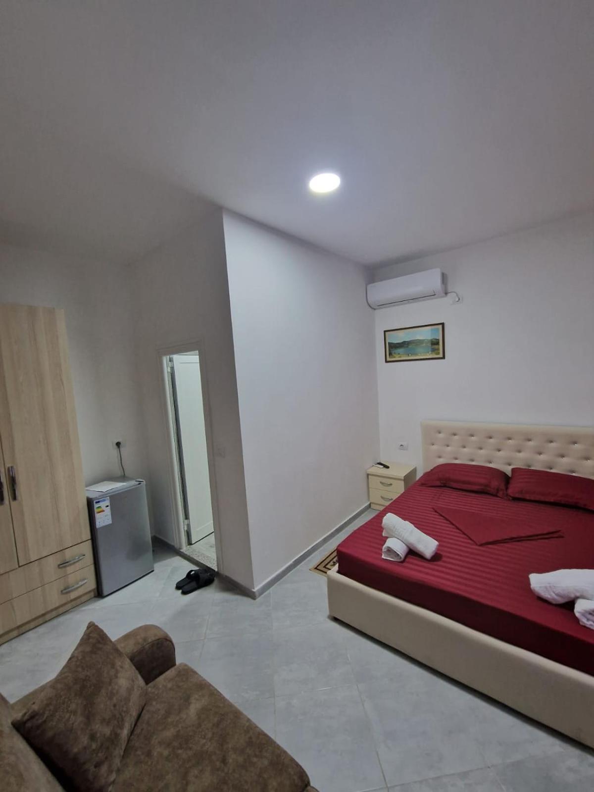 Bar-Restaurant-Hotel-Familja Klos 外观 照片