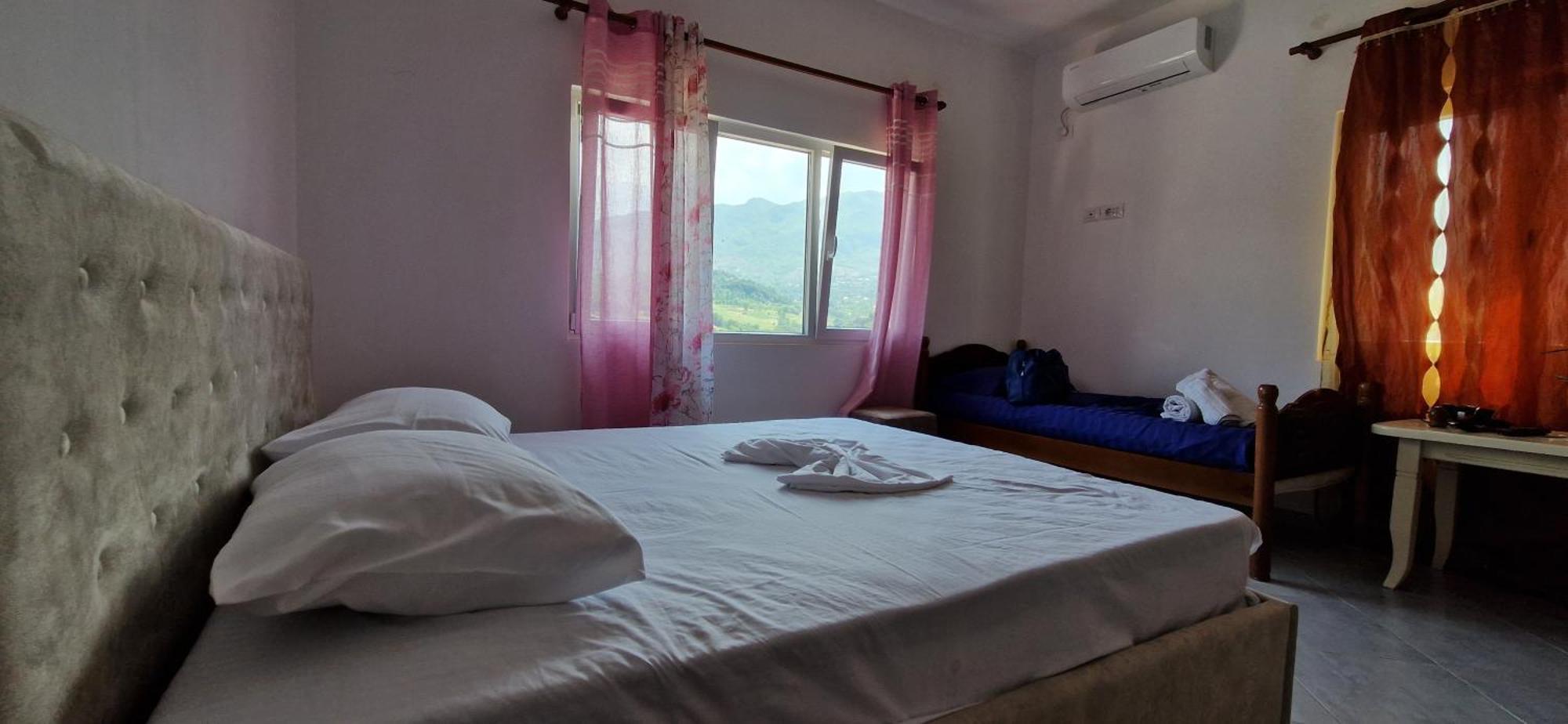 Bar-Restaurant-Hotel-Familja Klos 外观 照片