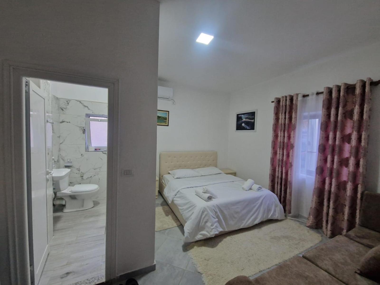 Bar-Restaurant-Hotel-Familja Klos 外观 照片