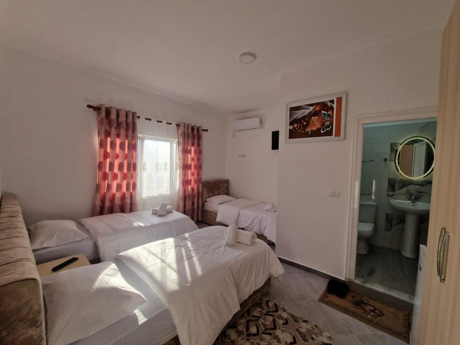 Bar-Restaurant-Hotel-Familja Klos 外观 照片