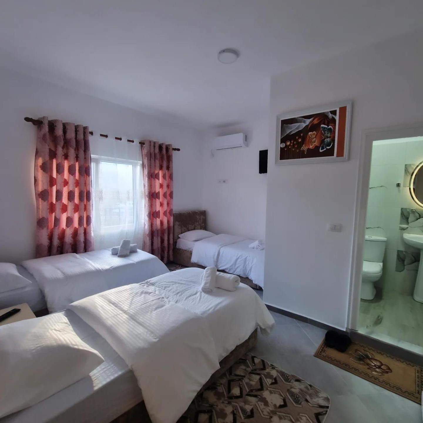 Bar-Restaurant-Hotel-Familja Klos 外观 照片